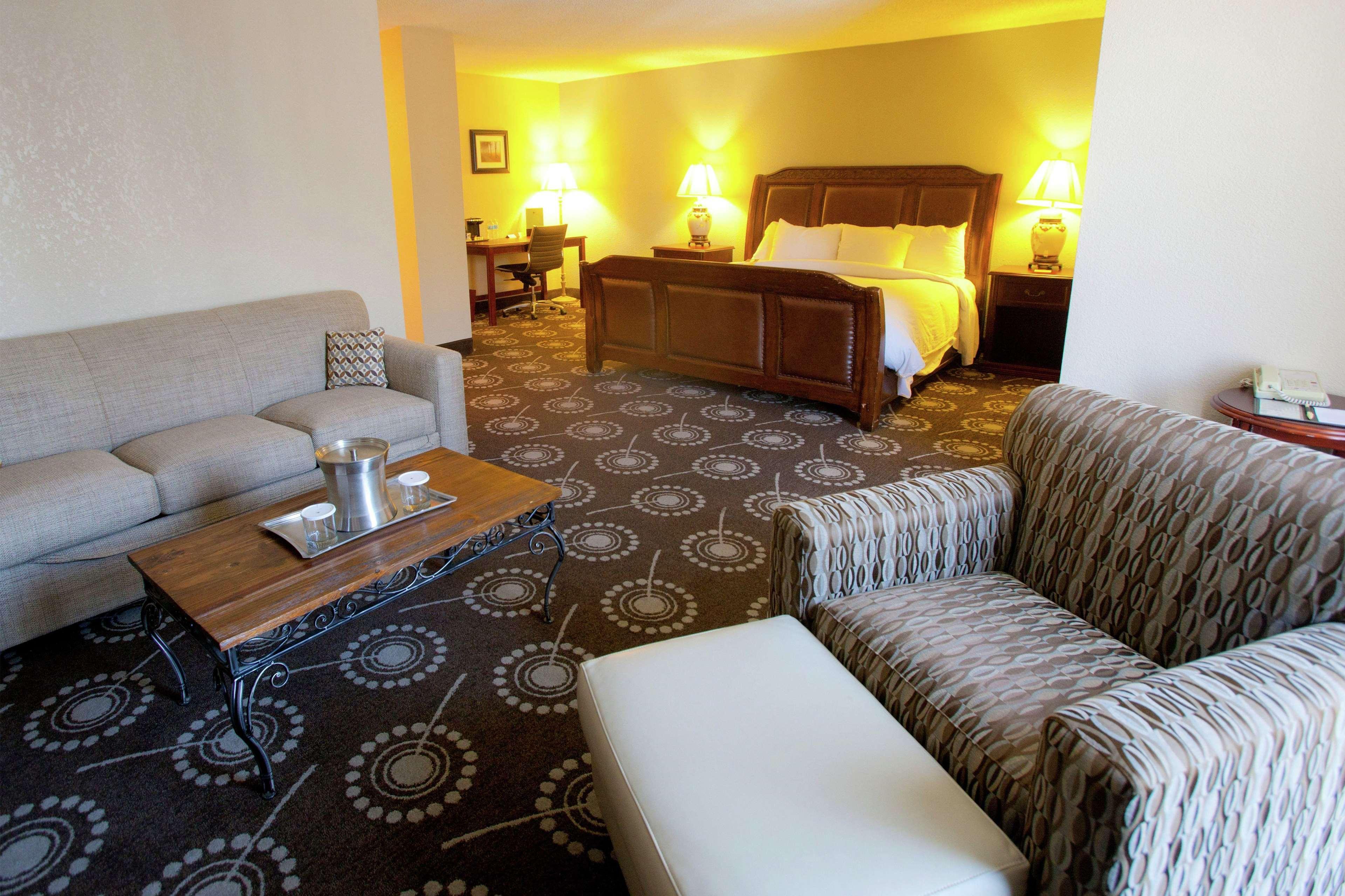 Отель Wyndham Midland Downtown Экстерьер фото