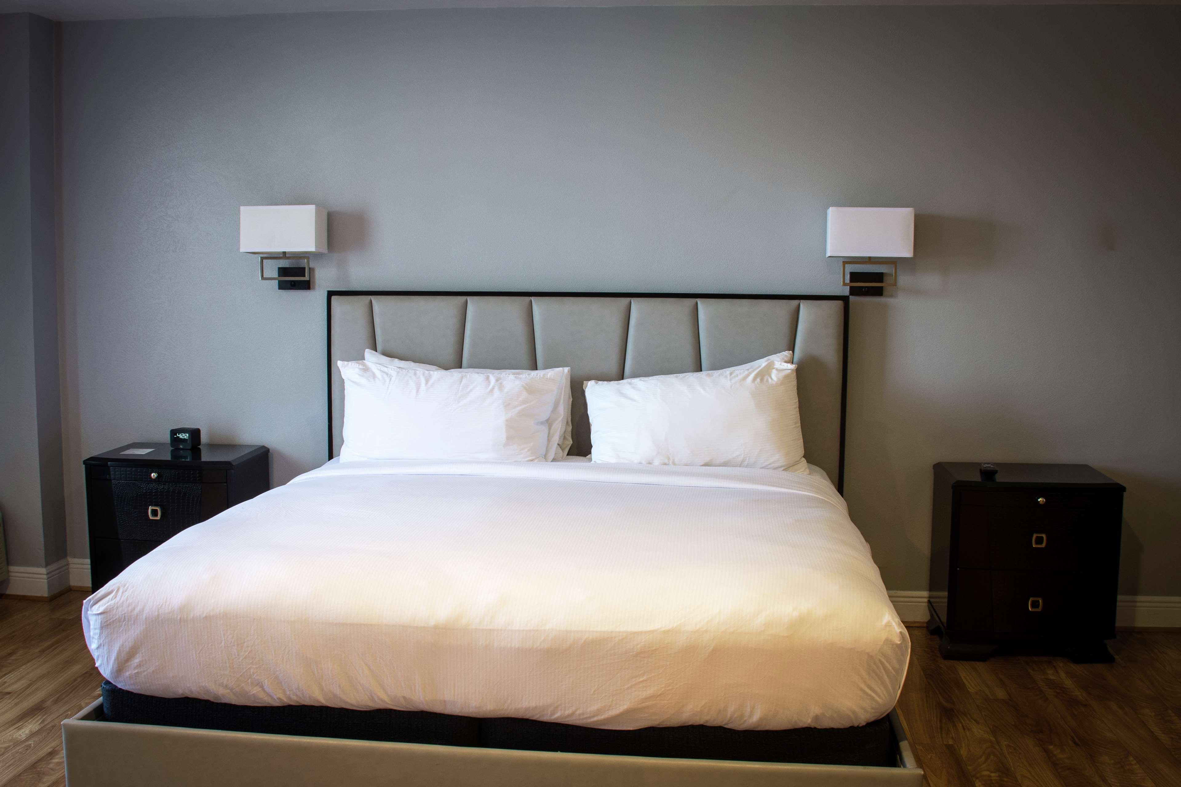 Отель Wyndham Midland Downtown Экстерьер фото