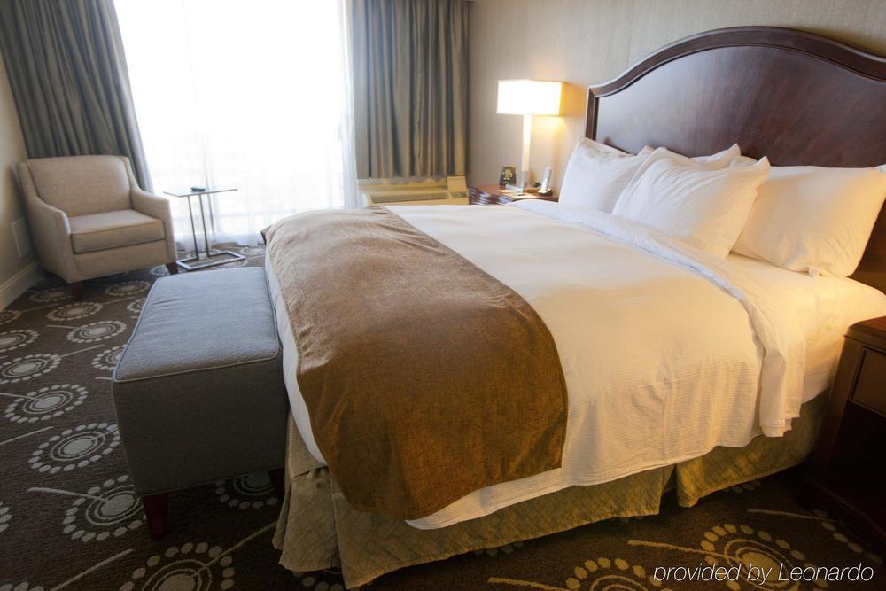 Отель Wyndham Midland Downtown Экстерьер фото